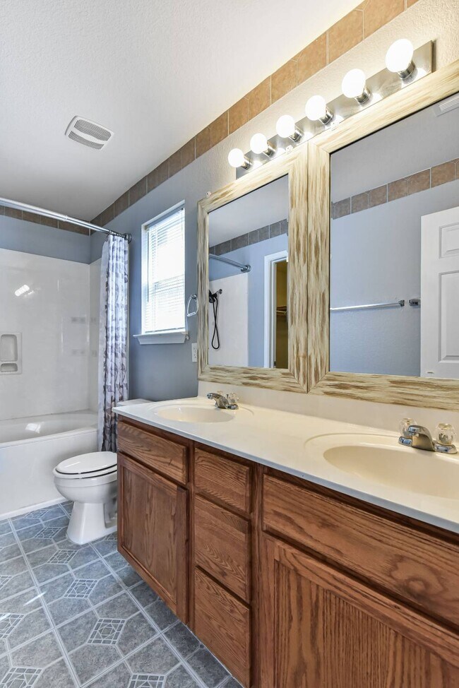 Building Photo - 4600 Donegal Bay Ct