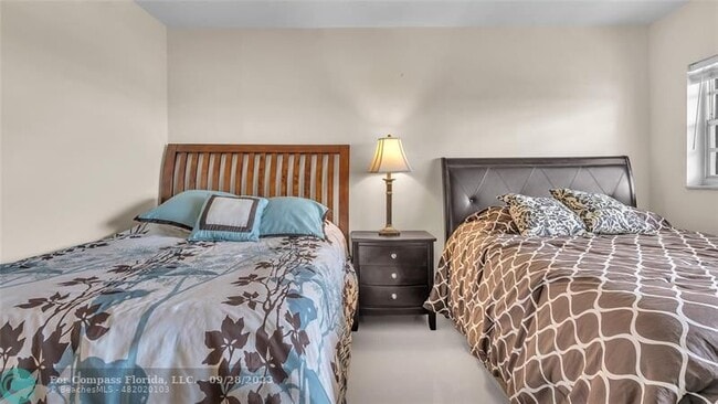 Building Photo - 3150 N Palm Aire Dr