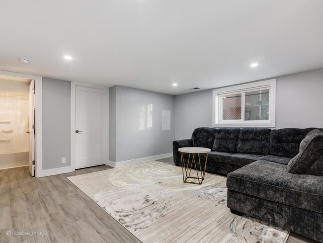 Building Photo - 7225 E Prairie Rd