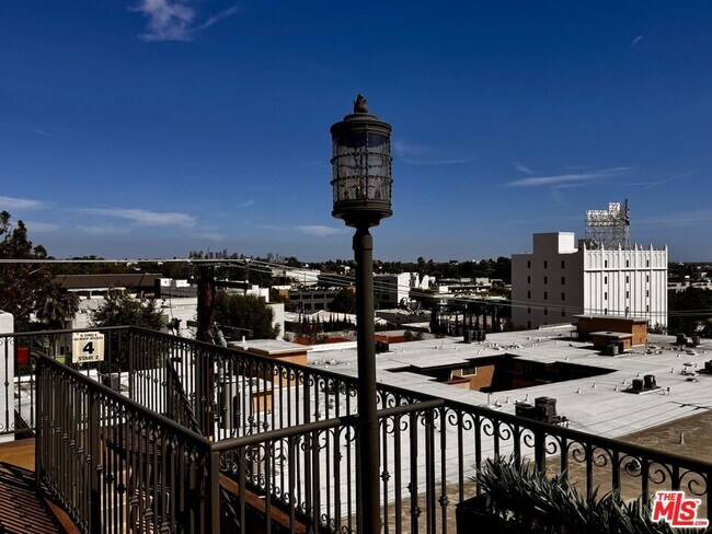 Building Photo - 1146 Hacienda Pl