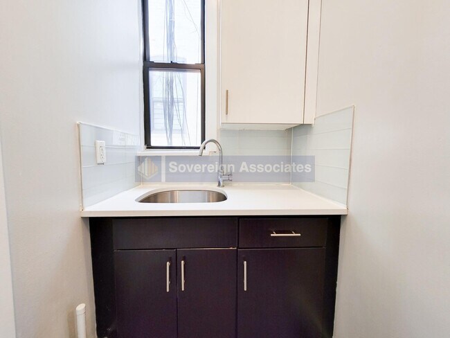 Building Photo - 521 W 156th St