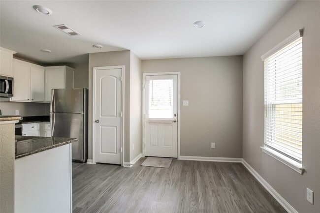 Building Photo - 27092 Leonardo Dr