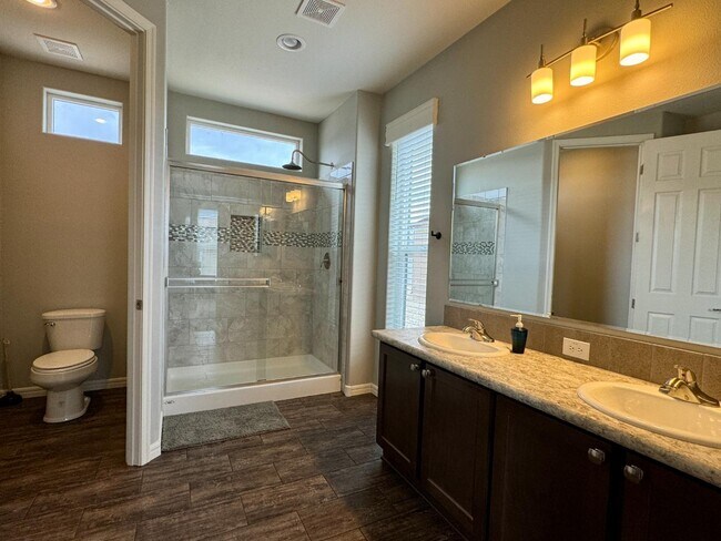 Building Photo - 551 Summit Trl