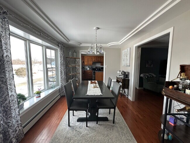 Building Photo - Executive-Style 3BR Single-Family Home on Quiet Dead-End Street – South Portland