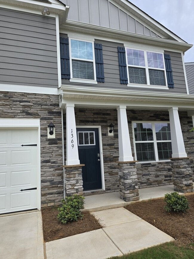 Building Photo - Elegant Home Located in Secrest Commons in...