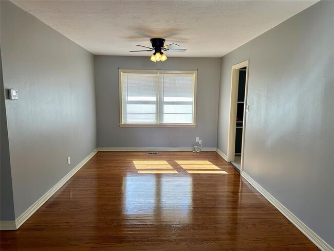 Building Photo - 1224 Westlawn Dr