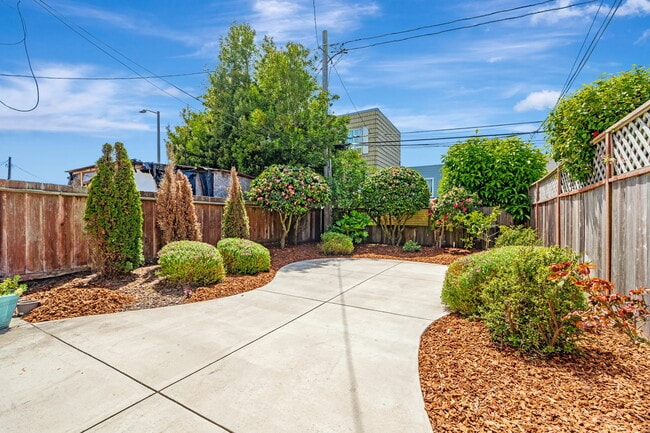 Primary Photo - 91 Middlefield Dr