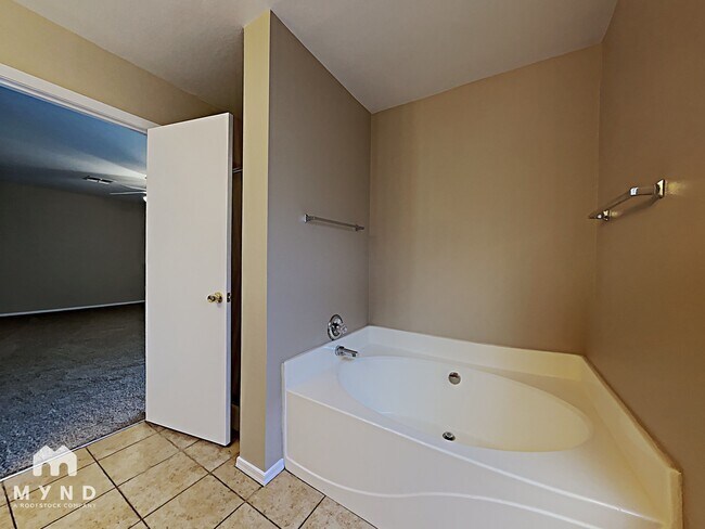 Building Photo - 8128 W Mission Ln