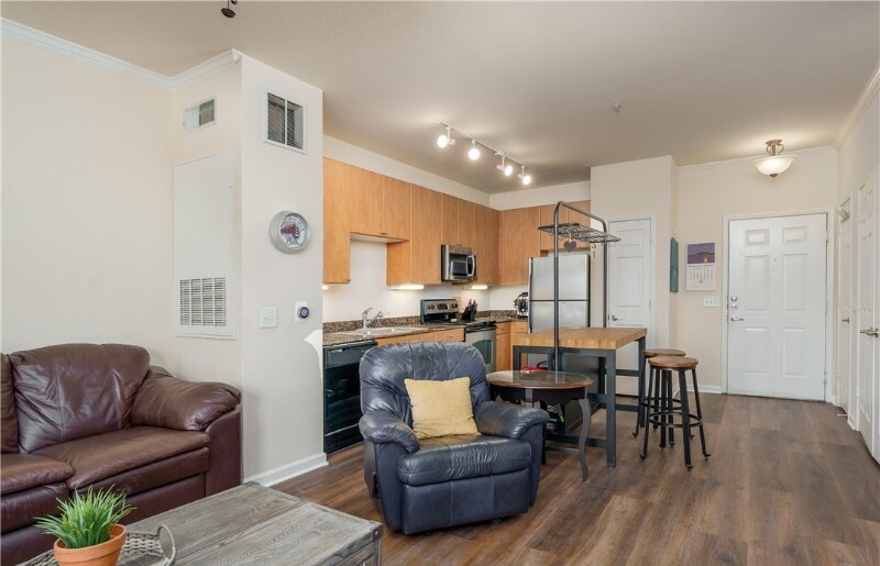 Building Photo - 1901 5th E Ave