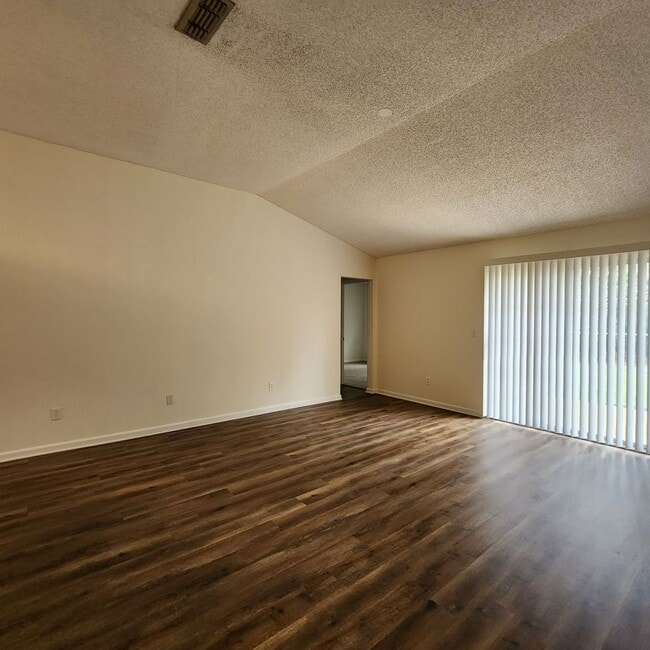 Building Photo - 3/2 Single Family