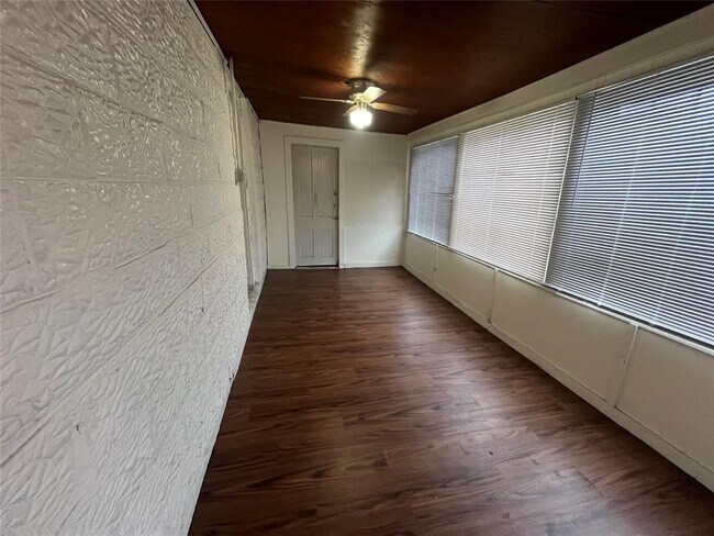 Building Photo - 3300 E Main St