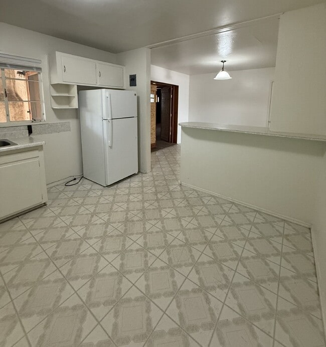 Building Photo - 1612 Hendola Dr NE