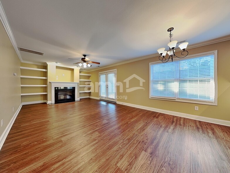 Building Photo - 6317 Stillglen Ln