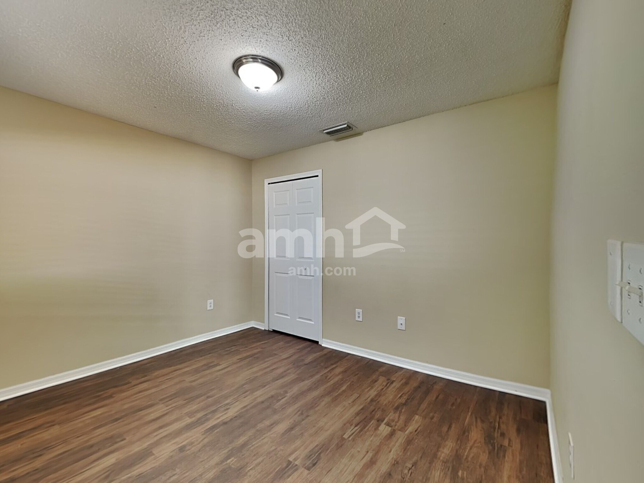Building Photo - 3144 Summer House Dr