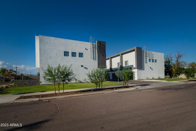 Building Photo - 777 W Coolidge St