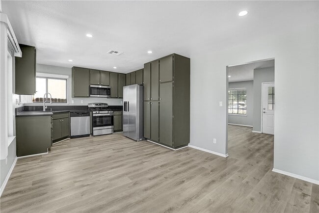 Building Photo - 1721 Viridan Ave