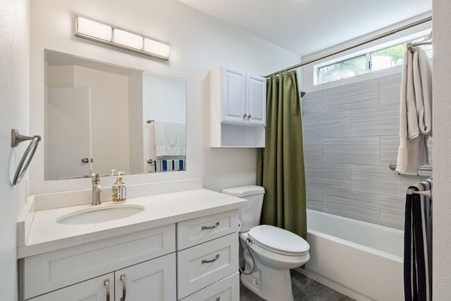 Building Photo - ~Pet Friendly - 2 bed /1 bath w/ 2 parking - Mililani Mauka~