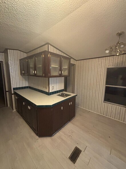 Building Photo - 407 Delwood Ln