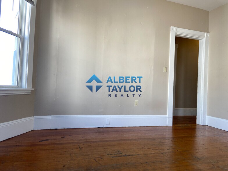 Building Photo - 8 Sunset St