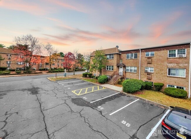 Building Photo - 14 College Dr