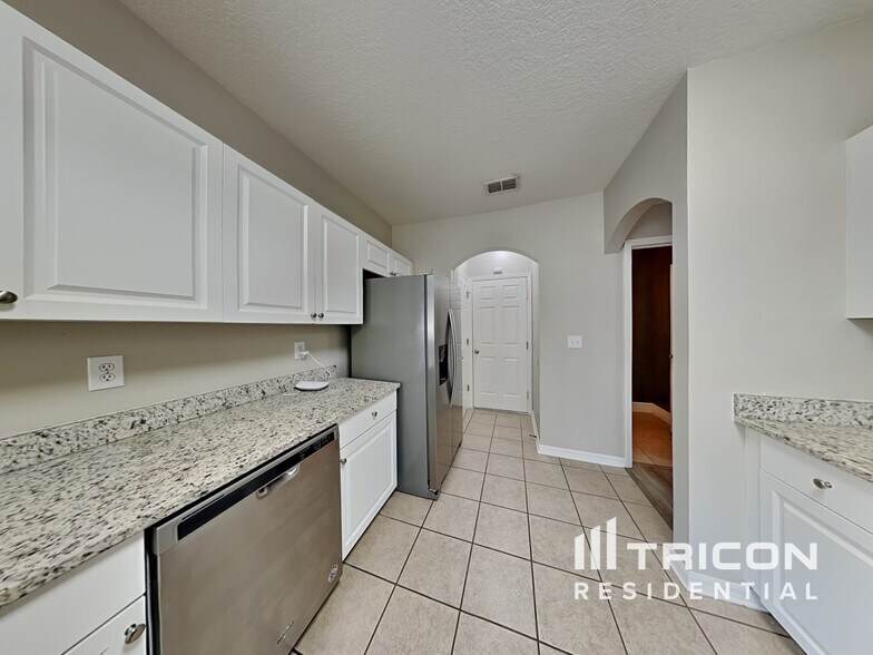 Building Photo - 6137 Skylarkcrest Dr