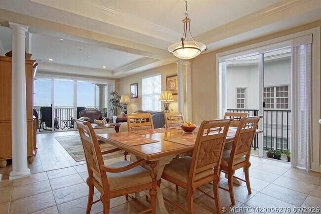Building Photo - 3736 NE Indian River Dr