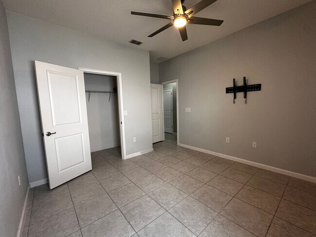 Building Photo - SAWGRASS - 4BR/2BA HOME