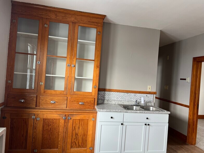 Building Photo - 31 Mathias Ave