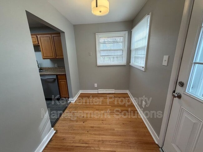 Building Photo - 221 River Rd