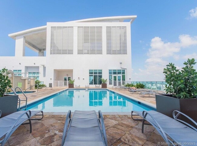 Building Photo - 133 NE 2nd Ave