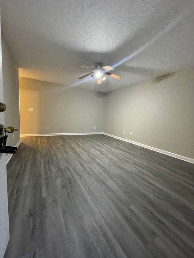 Building Photo - 2 bedroom 2 bath ranch Duplex in Douglasville, GA