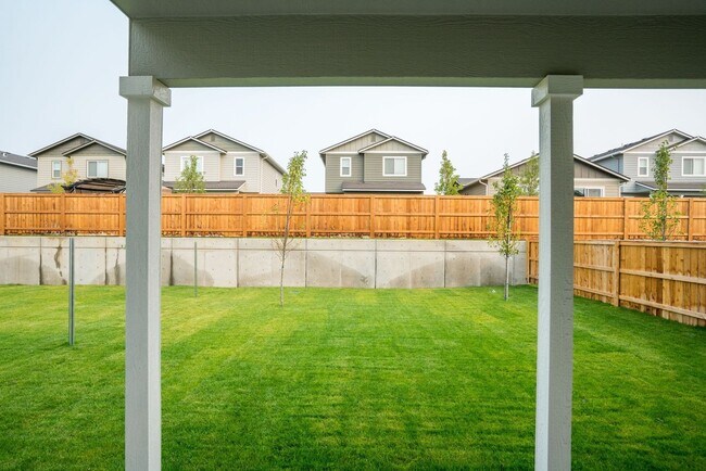 Building Photo - Fantastic 3-Bed, 2.5 Bath with 2-car garage!