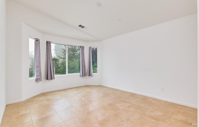 Building Photo - 504 Silver Ridge Dr