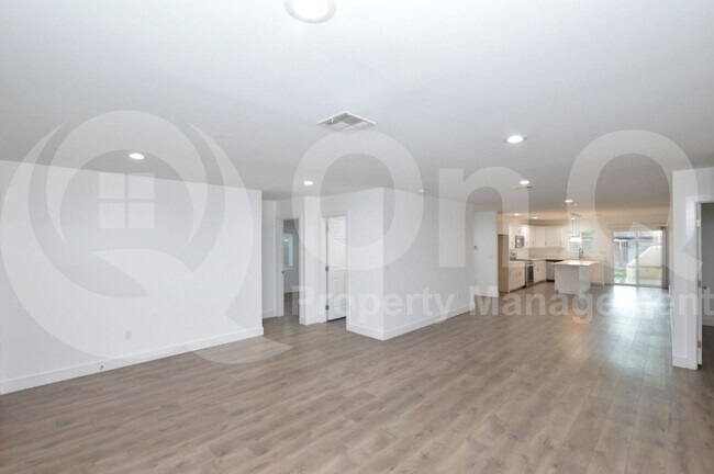 Building Photo - 2055 E Orange St.