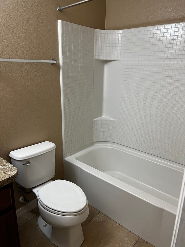 Building Photo - 3/2.5 Two-Story Townhouse with 1 Car Garage in Gated Community- Longwood!