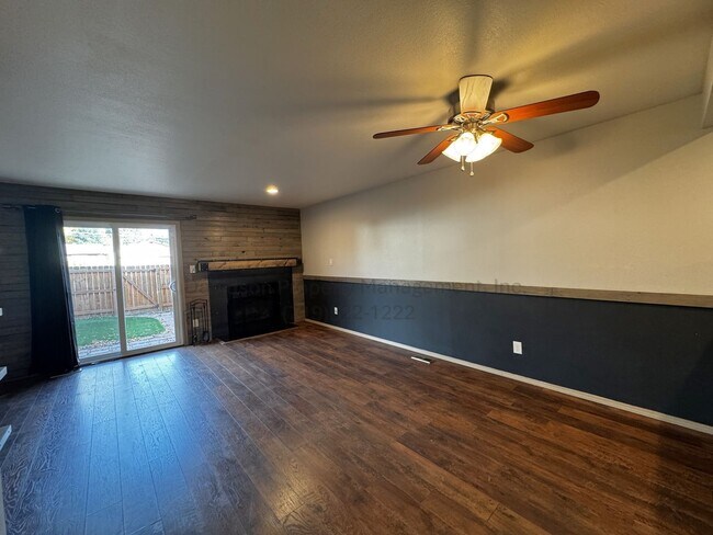 Building Photo - Cozy Updated 2 Bedroom Townhouse Near UCCS
