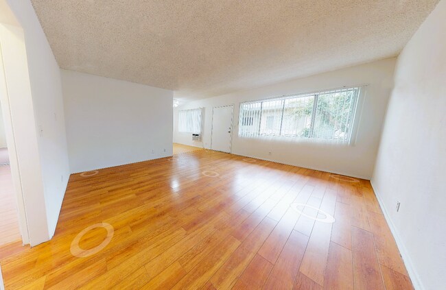 Interior Photo - 7253-57 Variel Ave