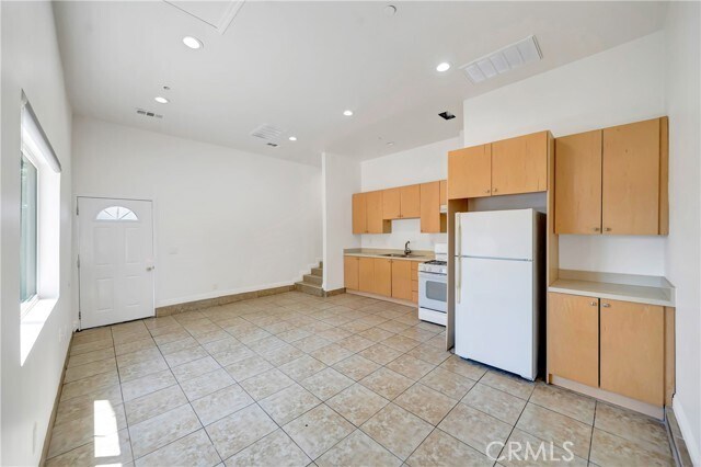 Building Photo - 10163 Petit Ave