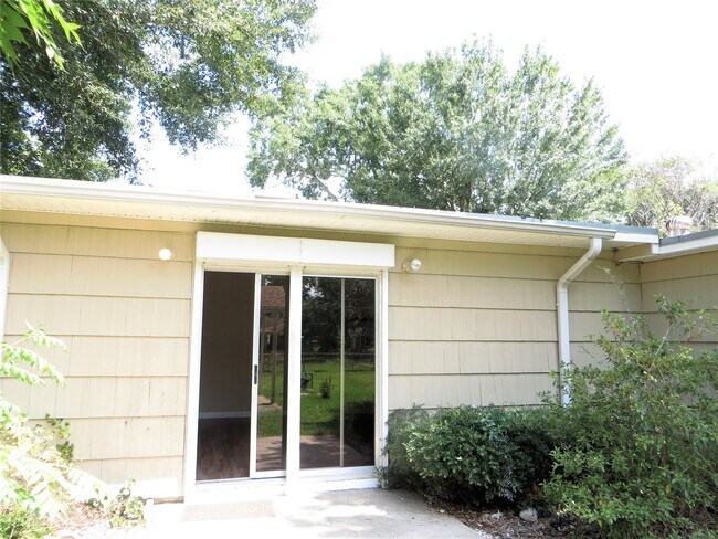 Building Photo - 2809 Rosadele St