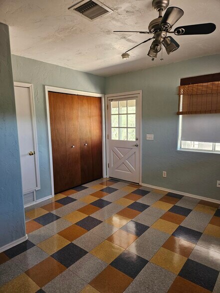 Building Photo - 1251 W Roller Coaster Rd