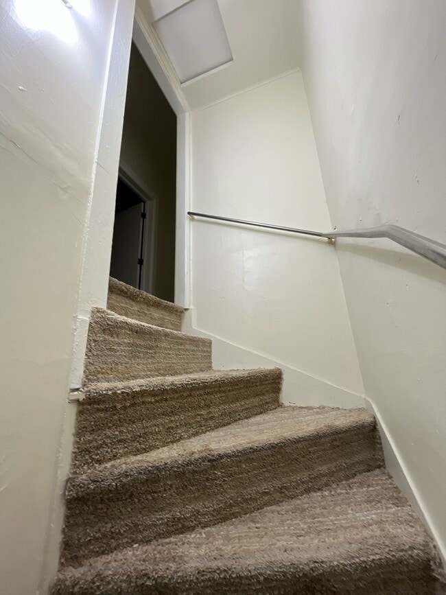 Building Photo - 104 Lake St