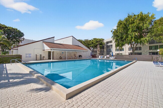 Building Photo - 3162 Via Poinciana