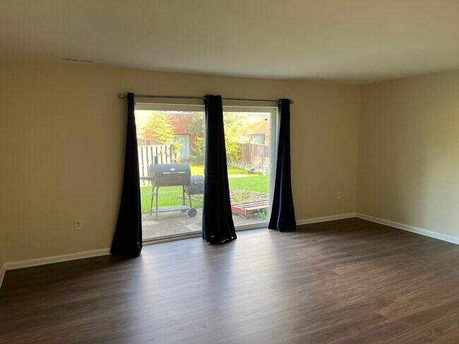 Building Photo - 2 Wimbledon Ln