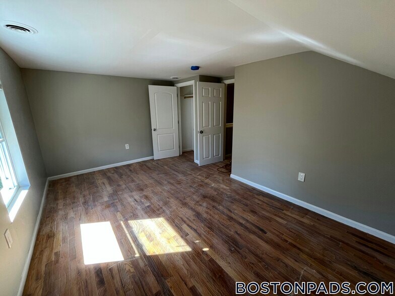 Building Photo - 38 Forest St