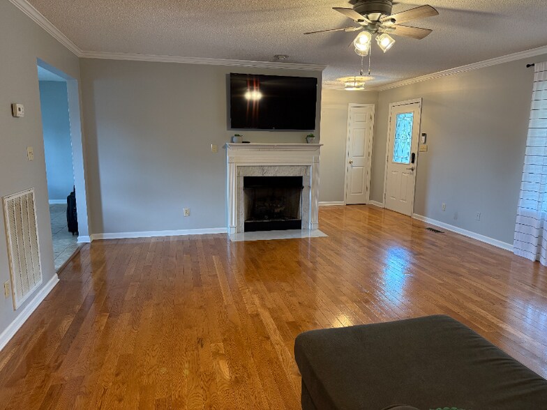 Building Photo - 53 Spring Wind Cir