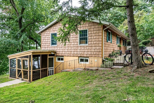 Building Photo - 23 Cardownie St