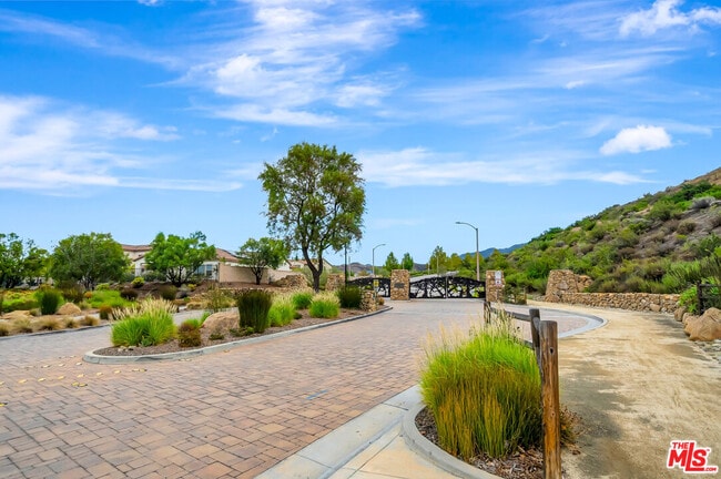 Building Photo - 25151 Golden Maple Dr