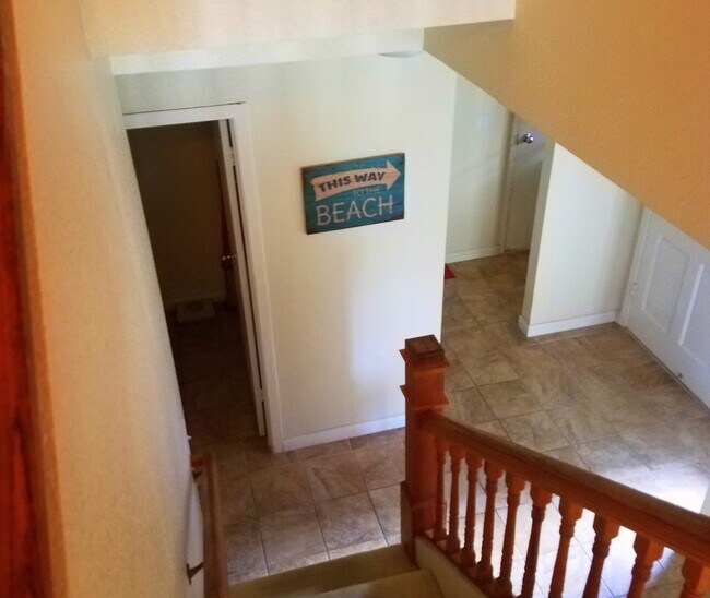 Building Photo - Unfurnished 3 Bedroom, 2.5 Bath Townhome i...