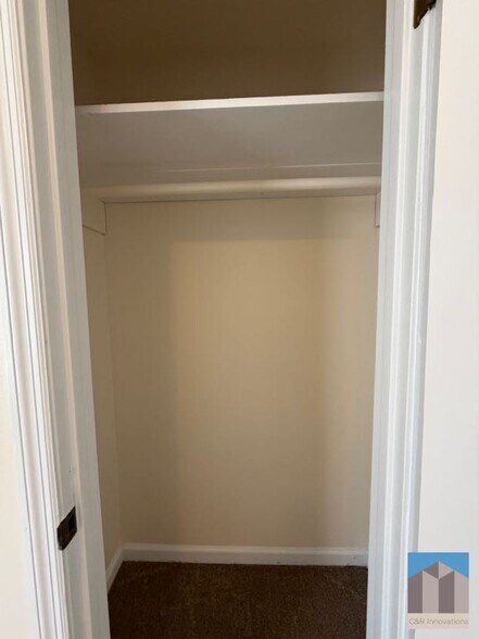 Building Photo - 734 Marthas Dr