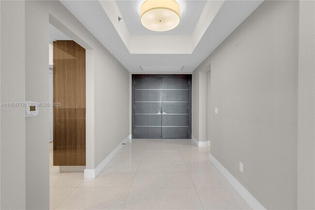 Building Photo - 2711 S Ocean Dr